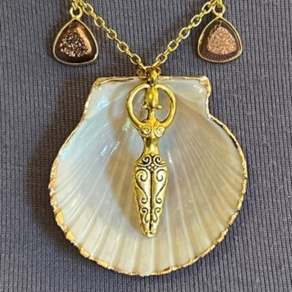 “Birth of Venus" Aphrodite Goddess Greek Roman Mythology Handmade Gold Necklace - Picture 4 of 16